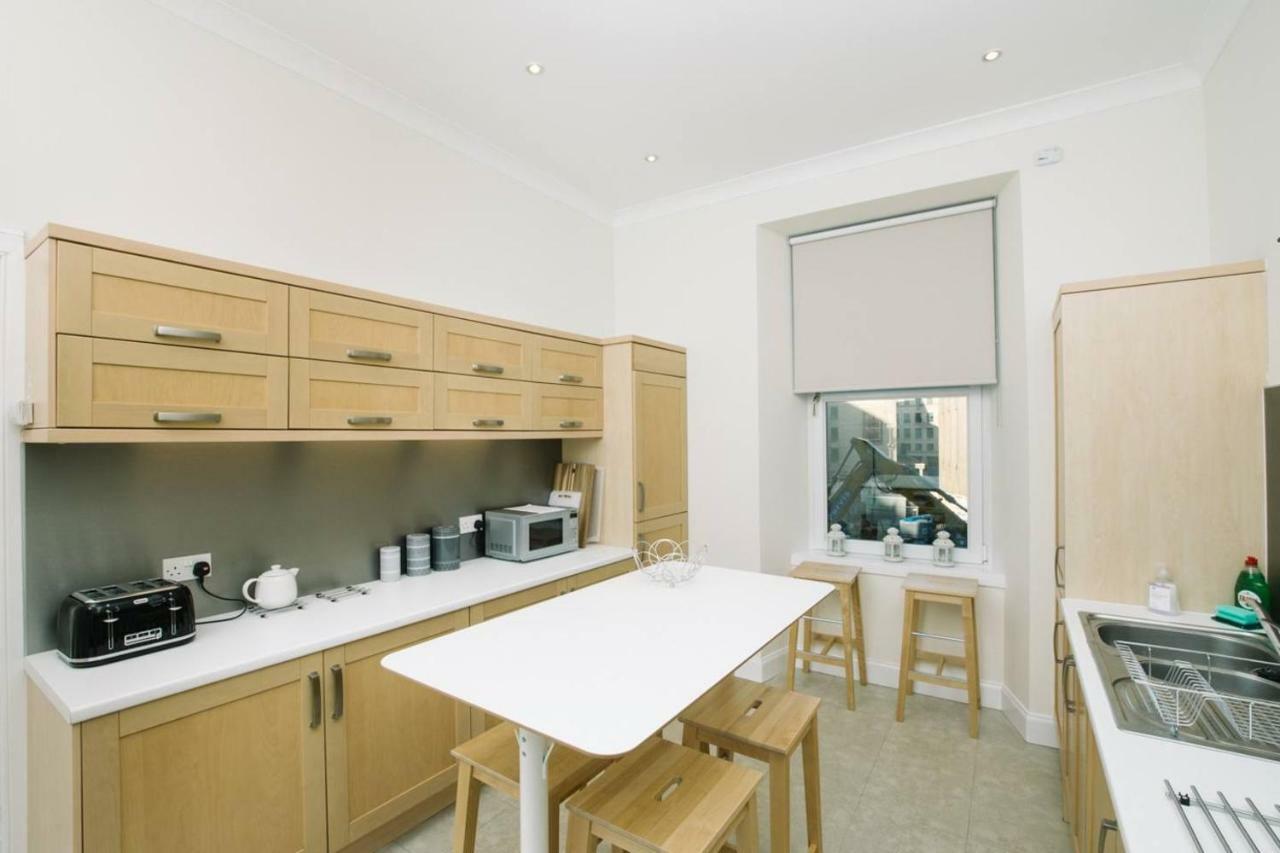 Joivy Great Location! Heart Of City Centre 3Bed Apartment Edinburg Exteriör bild